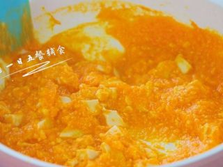 5、胡萝卜蛋黄糊 宝宝健康辅食，嫩豆腐 ,三分钟即可出锅。