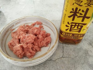 4、中餐厅~番茄牛丸汤,可以加入料酒去腥