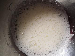 2、芝麻薄脆饼干,搅拌均匀，无需打发。