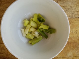 7、东北菜～家常排骨炖豆角,切葱花