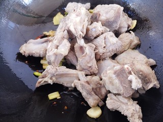 13、东北菜～家常排骨炖豆角,再放入排骨炒