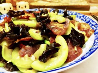 21、朴素的美味➕西葫芦木耳炒香肠,成品