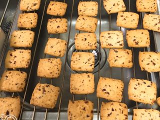 19、蔓越梅曲奇饼干,拿出冷却。