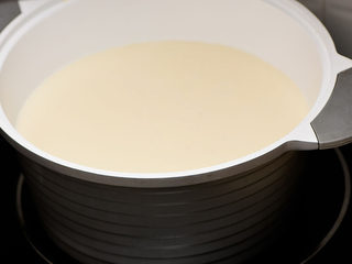 9、不用盐卤，不用内脂，一样做出好吃的豆腐,加热豆浆。