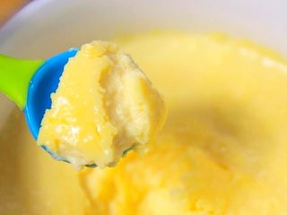 9、无奶油低糖宝宝冰淇淋,样子有点像嫩嫩的蛋羹，口感比蛋羹还细腻。