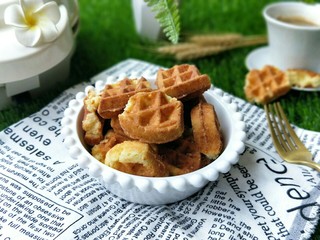 16、#做妈妈的拿手菜#酥的掉渣渣的华夫饼干,我烤了4分钟，个人感觉特别好吃，口感饱满，酥的掉渣渣。