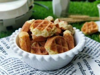 17、#做妈妈的拿手菜#酥的掉渣渣的华夫饼干,近看，外焦里嫩，入口即化，下午茶的标配呀！