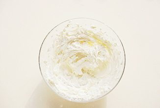 13、奶酪包,奶酪馅做法：奶油奶酪室温软化后用电动打蛋器顺滑；