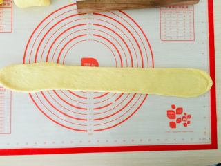 11、南瓜吐司,再次擀长。
