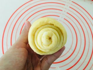 12、南瓜吐司,卷起。