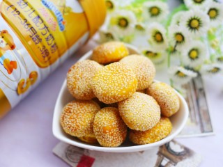 13、烤箱低油版奶香烤南瓜芝麻饼,出炉啦～