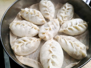 11、牛心菜蒸包,出蒸气开始记时,大约12分钟,出锅啦。