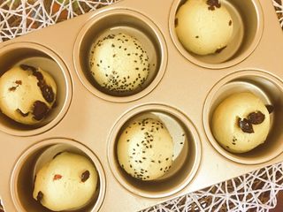 8、超快手的黑芝麻麻薯和蔓越梅麻薯,成品出来了,非常Q,个人觉得比外面卖的好吃,吃起来明显感觉添加剂少了很多,黑芝麻的超级香!