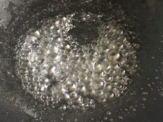 6、琥珀核桃,大火烧开转小火