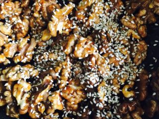 10、琥珀核桃,撒白芝麻