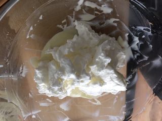 11、宝宝版酸奶溶豆,蛋白糊加入酸奶糊