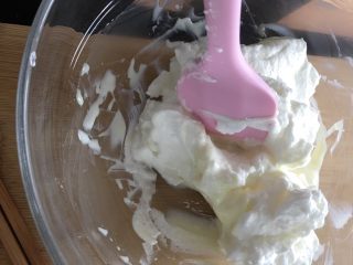 12、宝宝版酸奶溶豆,上下切拌，注意千万不能过度搅拌