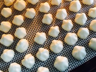 17、宝宝版酸奶溶豆,这样完全没有粘连就是烤好了