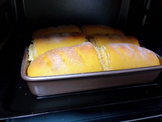 14、南瓜椰蓉面包,烤箱预热165度，中下层，烤35分钟