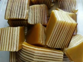 7、椰汁马蹄千层糕,晾凉后切块，层层分明