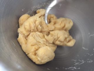 6、早餐自制手擀葱油捞面,20分钟后厨师机2档和面2分钟，再醒发20分钟