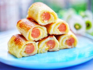 13、爆浆芝士火腿土司卷,营养又美味,会爆浆芝士火腿土司卷就做好啦~