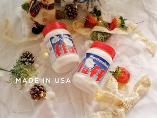 2、果仁燕麦能量棒,这次使用的是香草味的FLUFF棉花糖。也可以使用其它口味的FLUFF棉花糖哦。（不建议使用其它普通棉花糖做，一是会增加糖的用量，二是做出来的成品也比较硬。）