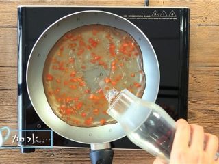 4、宝宝秋季滋补汤,加入适量的水。