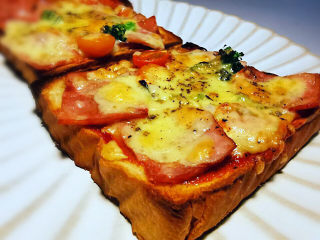 20、吐司培根披萨,喷香出炉