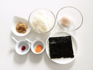 1、肉松小鸡饭团—带给宝宝更多有趣的童年回忆,准备好所有食材
