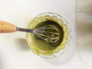 9、胡萝卜香草泡芙（8线连架小胡萝卜模具）,用手动蛋抽快速搅拌，每次加入都搅拌均匀再加第二次（同步骤7）