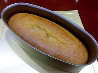 15、咖啡夹心磅蛋糕,烤好取出晾凉脱模。