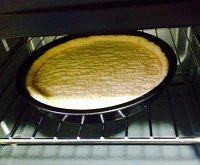 10、香蕉玉米披萨,入烤箱、中层、先烤制7分钟(视自家烤箱调整)。