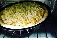 14、香蕉玉米披萨,继续180度、上下火、中层、烤制15分钟(以前200度烤焦了),视自家烤箱调整。