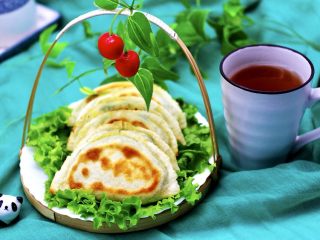 20、鲜掉眉毛的烟台韭菜盒子,配上一杯茶解腻又养生