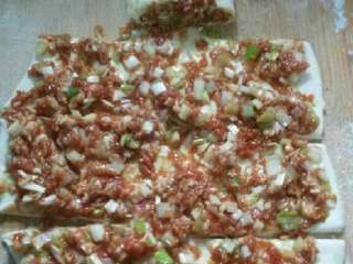 5、老北京肉饼,一层一层的包裹饼皮