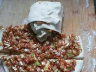 6、老北京肉饼,继续包裹