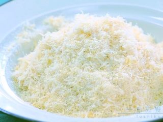 11、鸡肉松 宝宝辅食，红枣+姜 +葱,出来就是很轻盈蓬松的肉松。