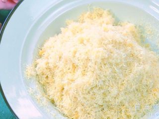 12、鸡肉松 宝宝辅食，红枣+姜 +葱,轻轻一捏，全是小沫沫~这样的肉松可以放心给小主们吃。