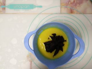 5、枣泥戚风蛋糕,加入枣泥