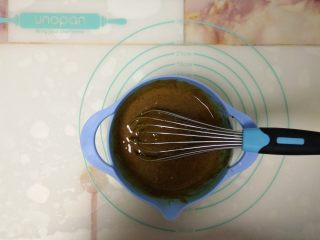 8、枣泥戚风蛋糕,搅拌均匀