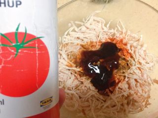 11、根本停不下来的★香辣烤鸡丝,最后是番茄酱，2勺，10ml左右。喜欢番茄酱味道，可以加量。