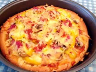 6、培根披萨,新鲜出炉