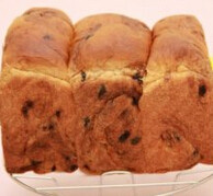 6、巧克力吐司,放入温暖处进行二次发酵，发酵到八分满，180度40分钟，烤箱最下层