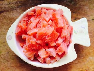 8、西红柿炒土豆,西红柿切小丁，备用