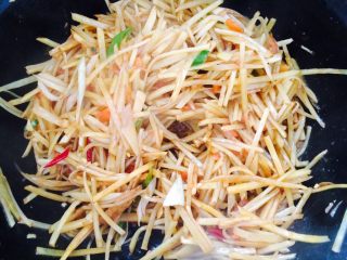 16、西红柿炒土豆,翻炒均匀，出锅了