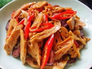 11、家常菜～笋干炒腊肠,也可以用红椒炒笋干腊肠，一样美味！