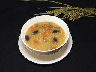 9、小黄米营养粥,放入电压力锅煮25分钟