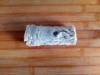 19、午后甜蜜茶点之芝士紫薯坚果吐司卷（烤箱版）,从下自上卷成卷