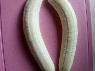 7、香蕉船,香蕉剥皮，对半切开。